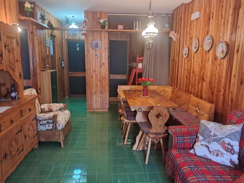 a living room with a wooden table and a couch at Terminillo Lo chalet in Terminillo