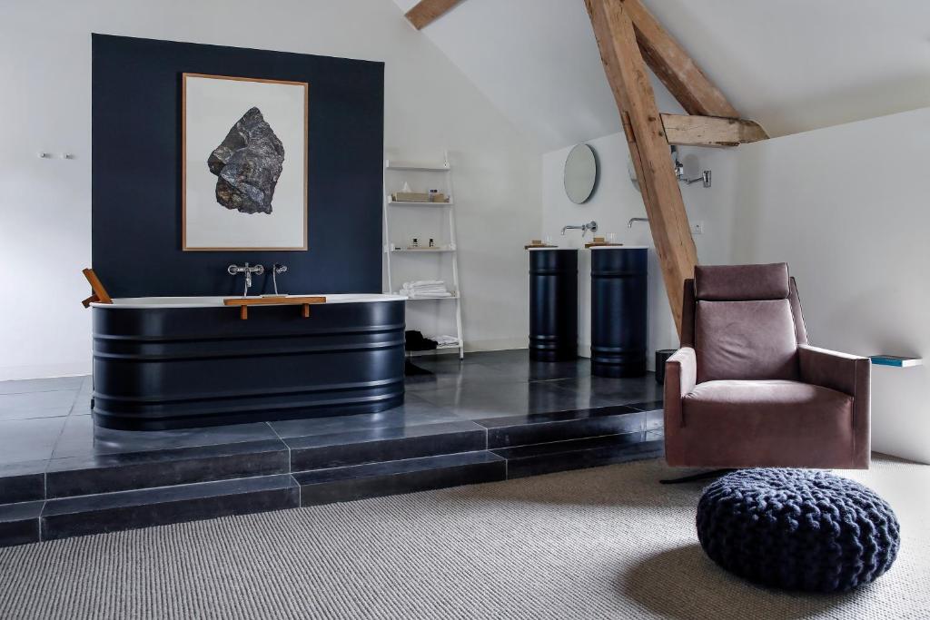 Posezení v ubytování Chateau De La Resle - Design Hotels