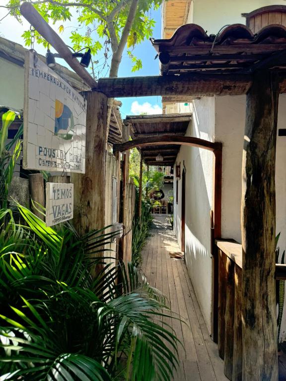 an entrance to a building with an archway at Pousada Dendê Caraiva in Caraíva