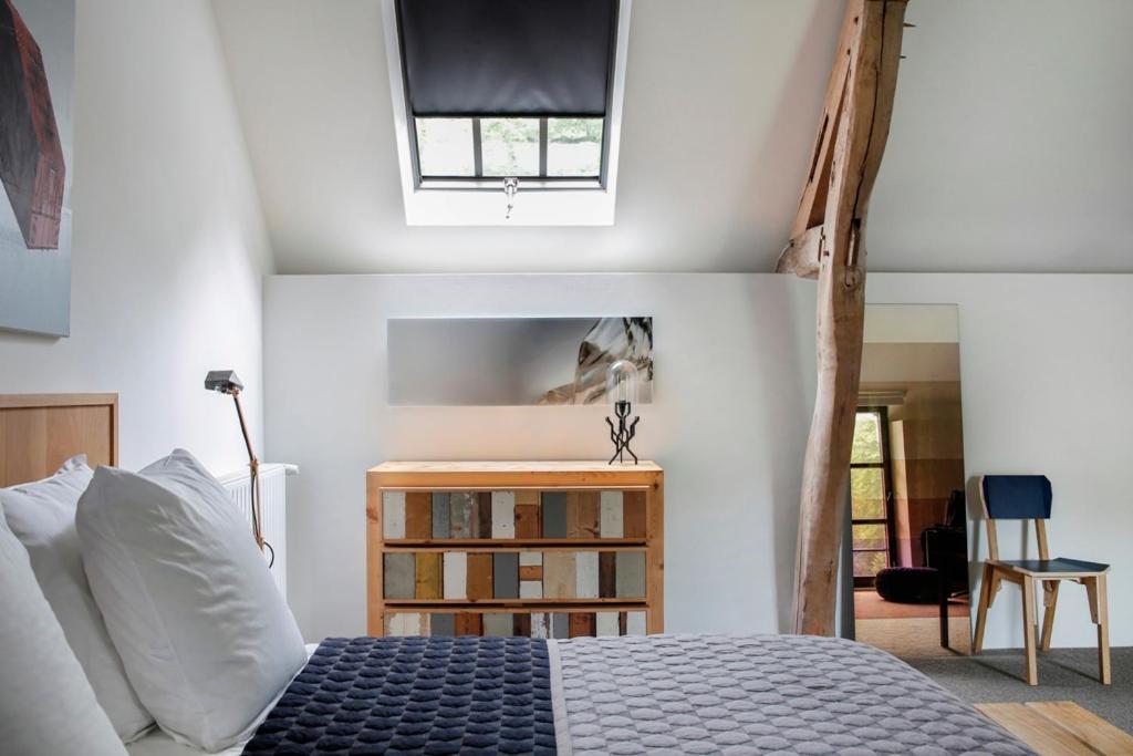 Postel nebo postele na pokoji v ubytování Chateau De La Resle - Design Hotels
