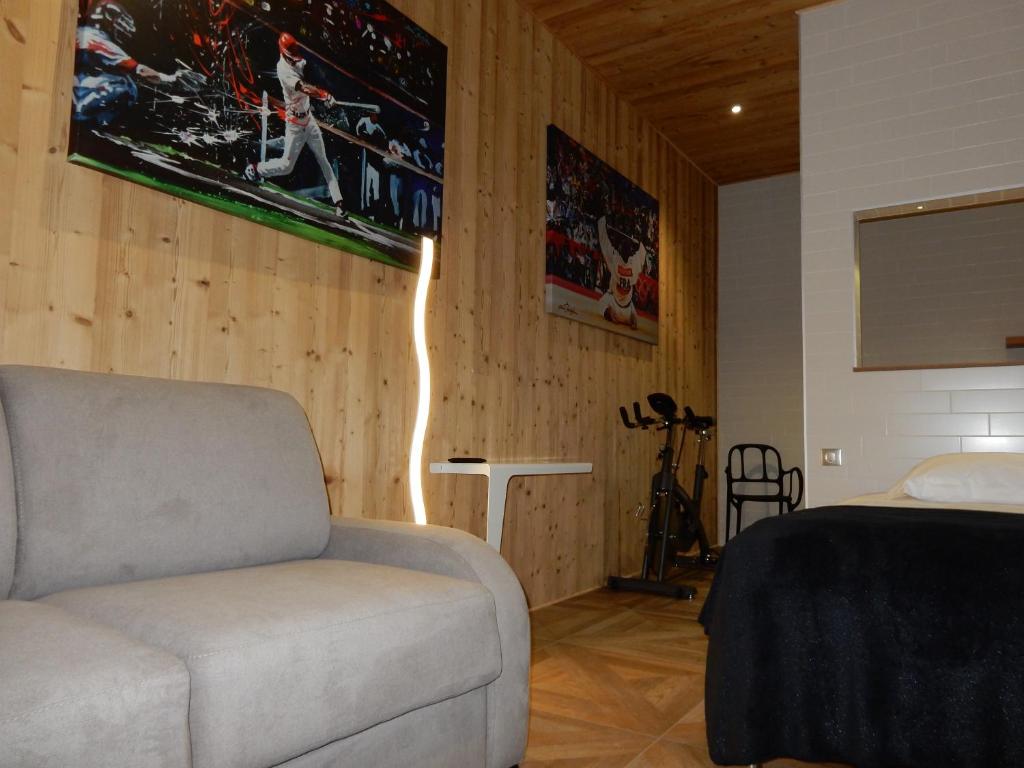 TV a/nebo společenská místnost v ubytování What Else Hotel