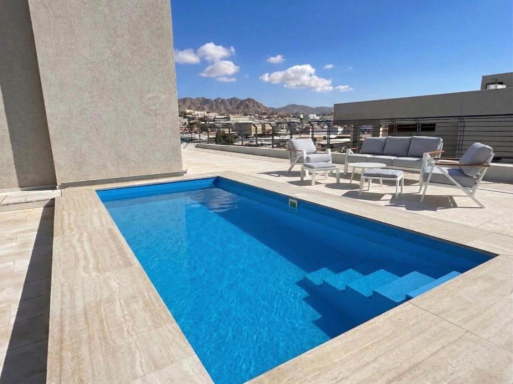a swimming pool on the roof of a house at פנטהאוז Siesta in Eilat