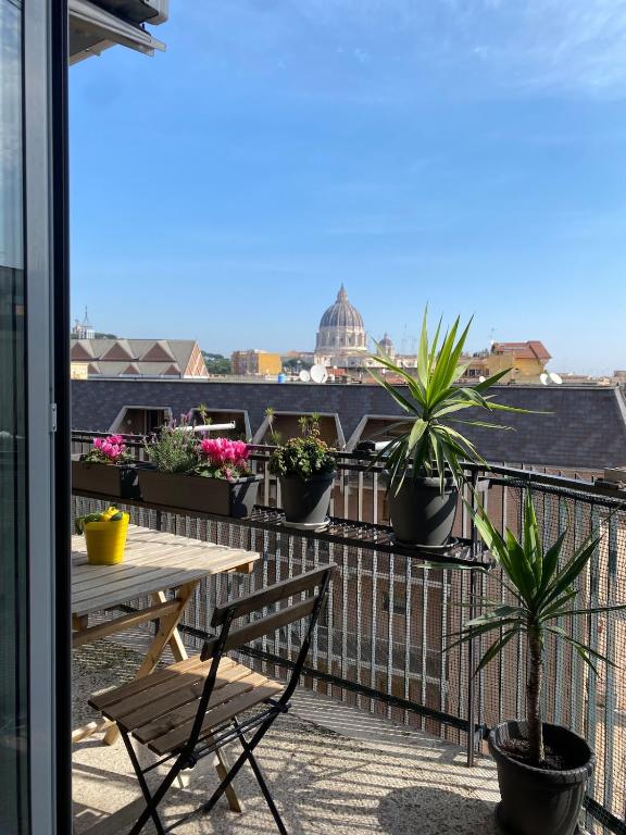 Sunny Apartment with Stunning San Pietro View