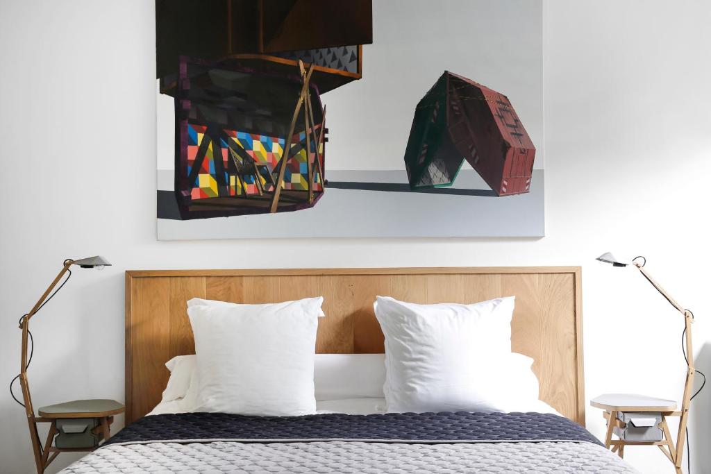 Postel nebo postele na pokoji v ubytování Chateau De La Resle - Design Hotels