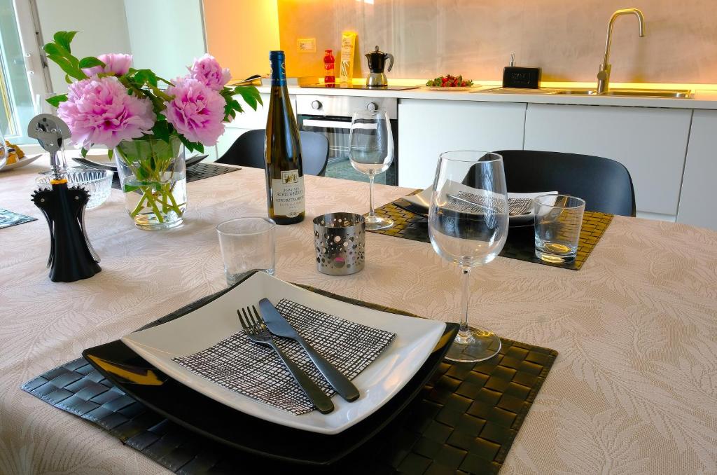 a table with a bottle of wine and wine glasses at Holiday Vibes in Pisa
