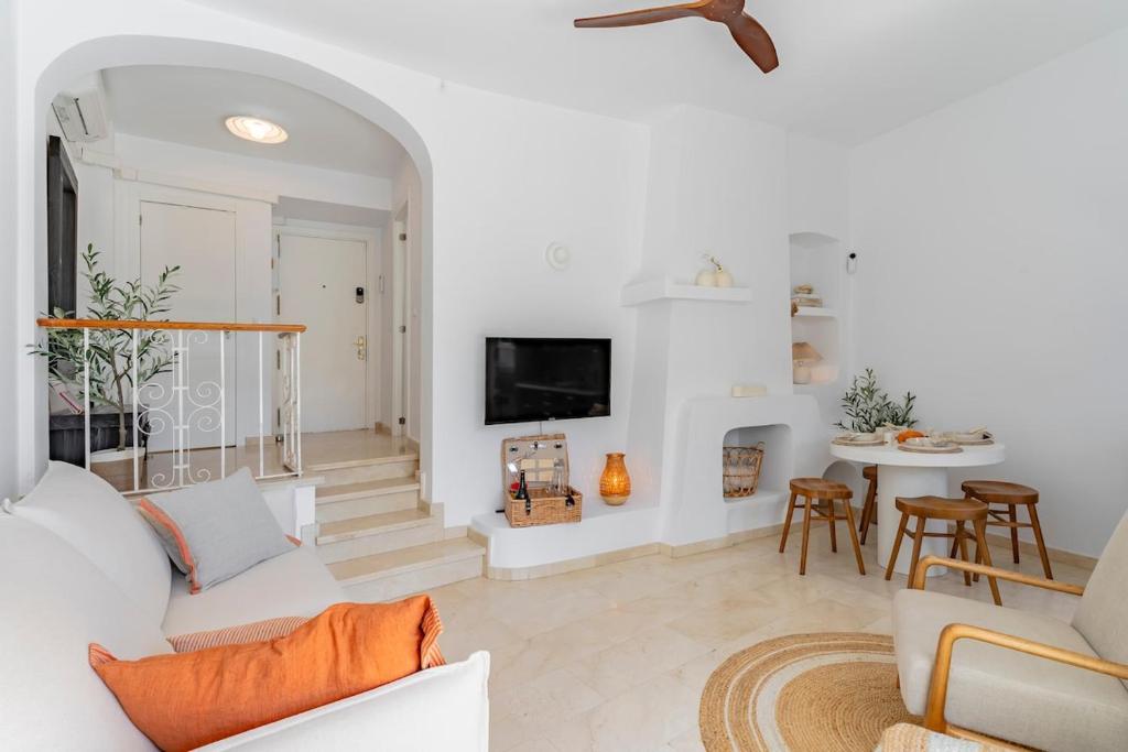 Modern apartment in Cabopino port