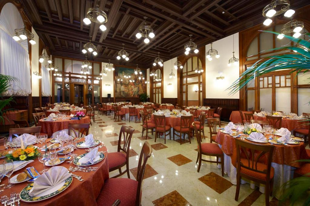 Restaurace v ubytování Grand Hotel Piazza Borsa