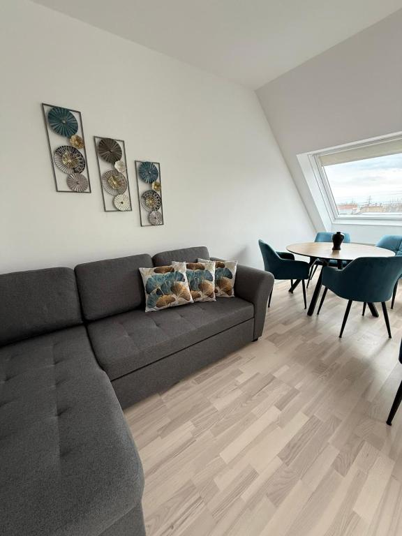 a living room with a couch and a table at Leo Stay in Leopoldsdorf