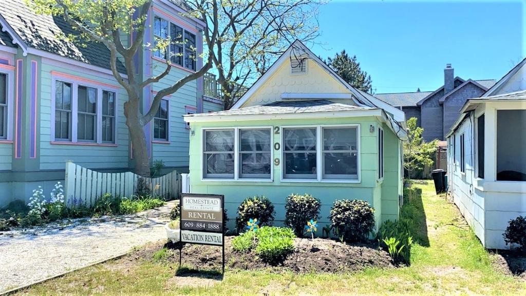 a small house with a sign in the front yard at Flip Flop Beach in Cape May Point