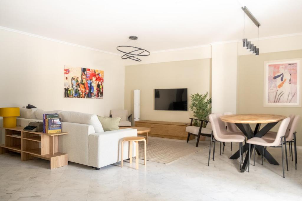 Spacious Elegant Luxurious Central
