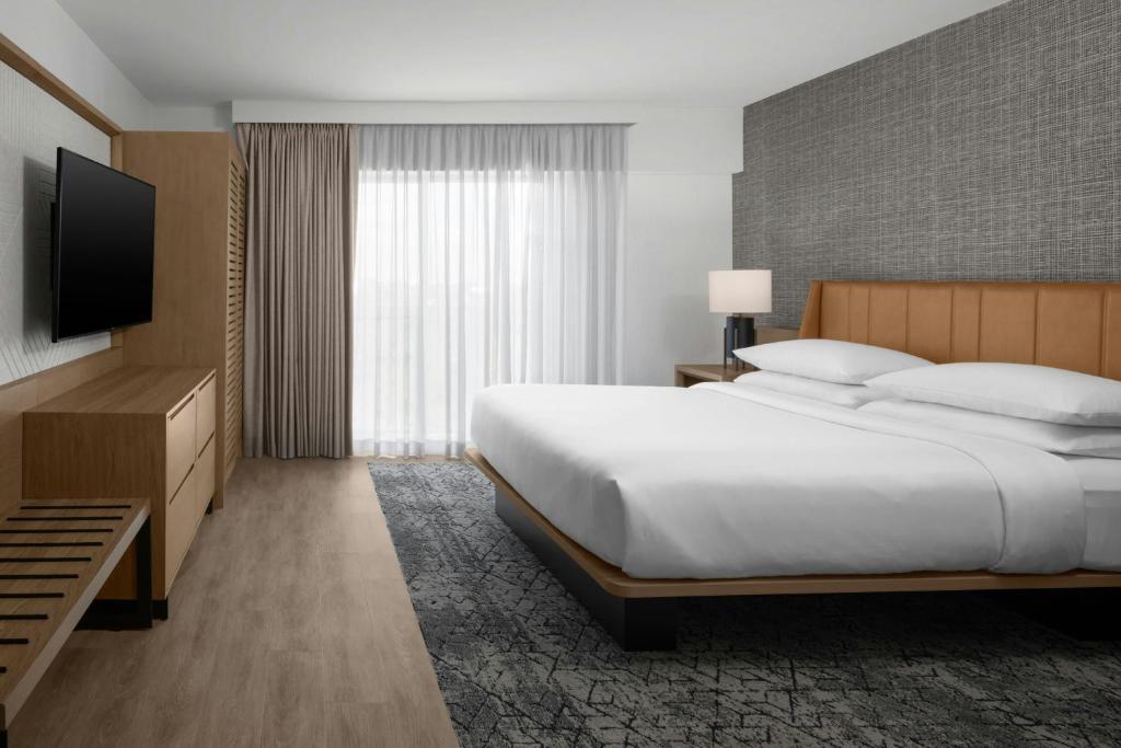 Sheraton Suites Fort Lauderdale at Cypress Creek - 