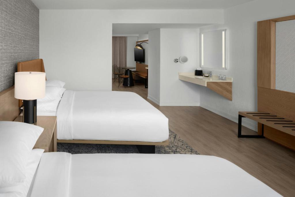 Sheraton Suites Fort Lauderdale at Cypress Creek - 