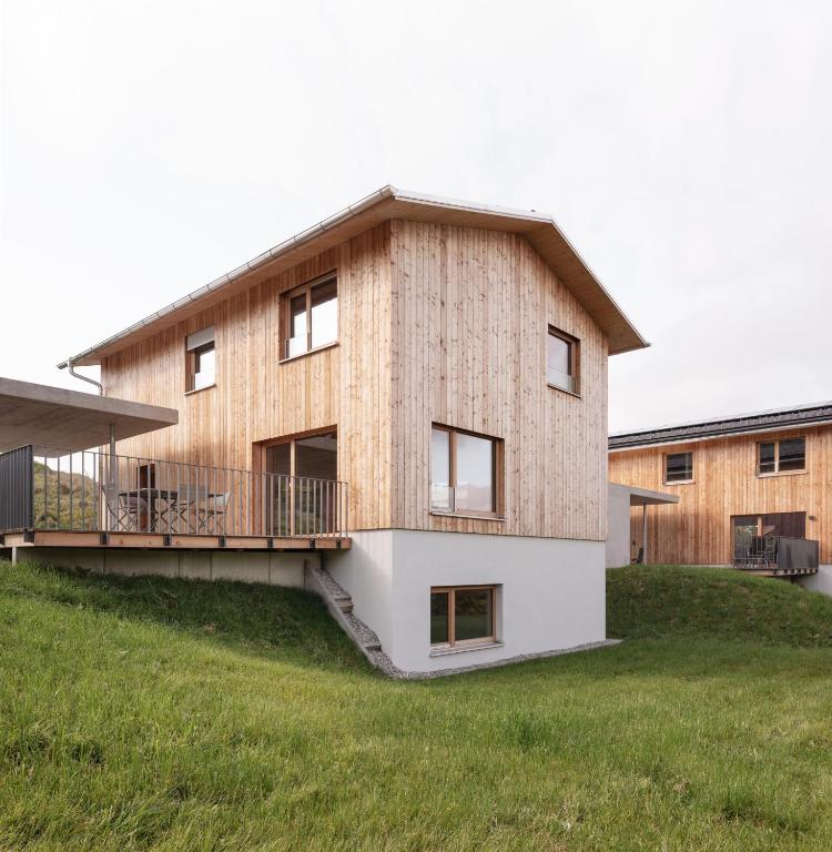 a house on a hill with a green field at Haus Kienzerleweg in Bad Kohlgrub