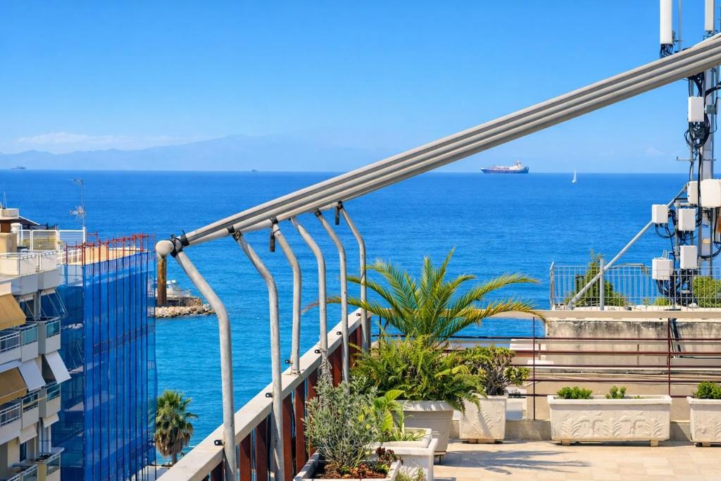 Sea side roof studio in Athens