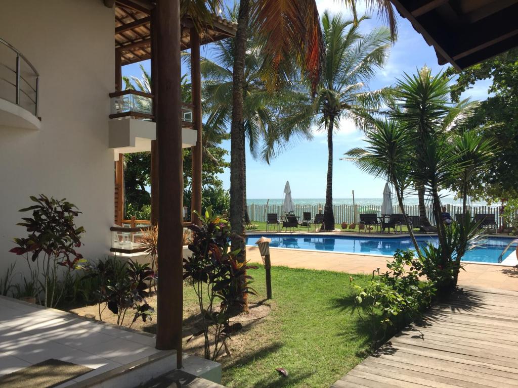 Bazén v ubytování Enseada dos Corais Praia Hotel nebo v jeho okolí