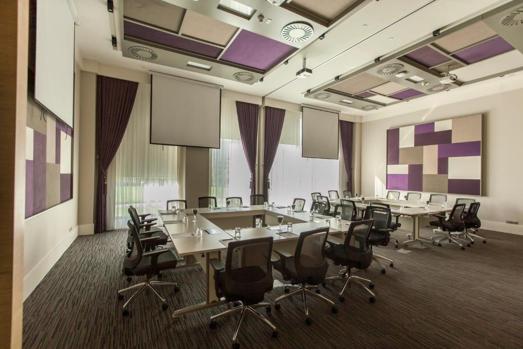 Área de negócios e/ou sala de conferências em Novotel Diyarbakir