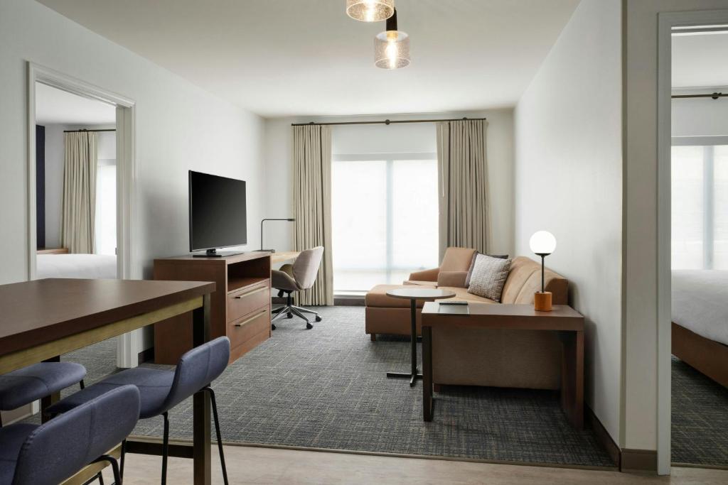 Beach Residence Inn by Marriott Ventura Beach - Eenkamer King Suite Met Slaapbank