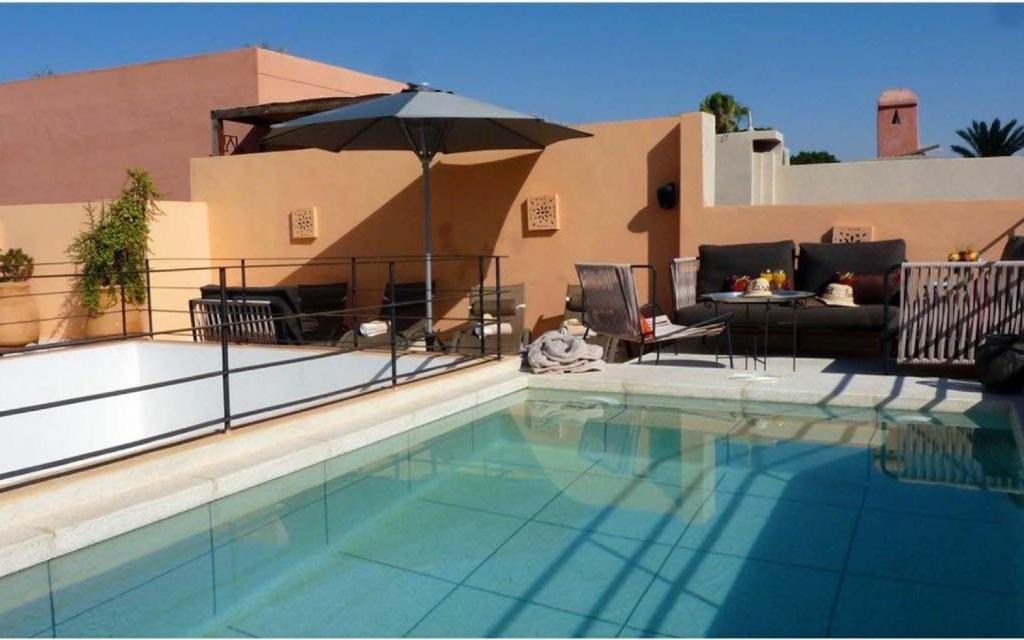 Bazén v ubytování Riad la Source du Desert nebo v jeho okolí