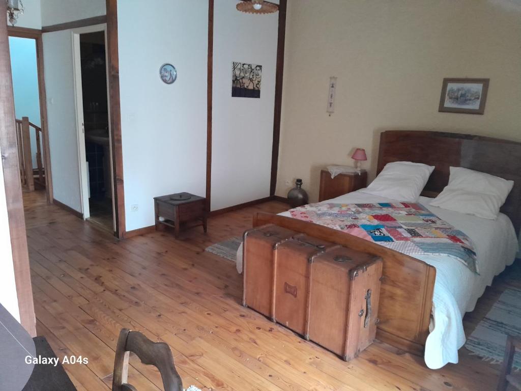 La Tour Richelieu - Double Room (1 Adult + 1 Child)