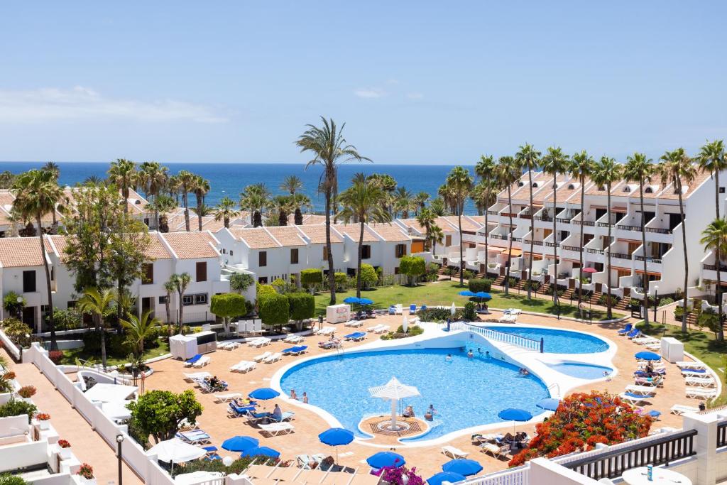 an aerial view of the pool at the resort at Ocean Mark Holiday Parque Santiago 2 in Playa de las Americas