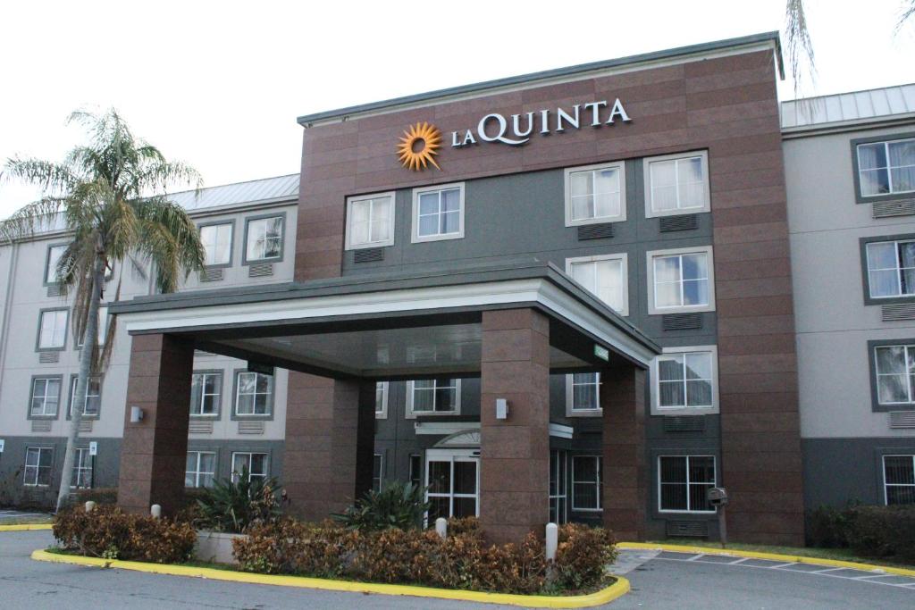 La Quinta by Wyndham Lakeland East - Housity