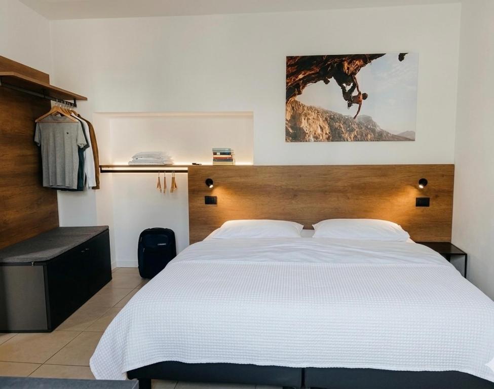 a bedroom with a large white bed in it at GUEST ROOM GRADONOVE in Arco