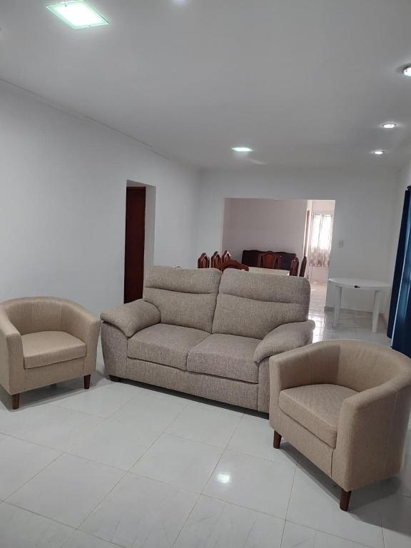 casa amplia de 3 habitaciones con quicho, patio y cochera