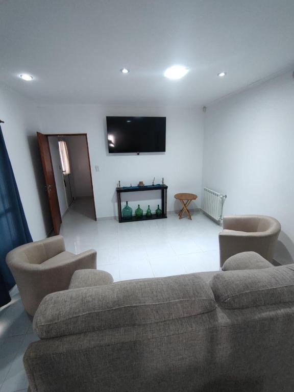 casa amplia de 3 habitaciones con quicho, patio y cochera