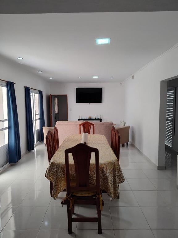 casa amplia de 3 habitaciones con quicho, patio y cochera