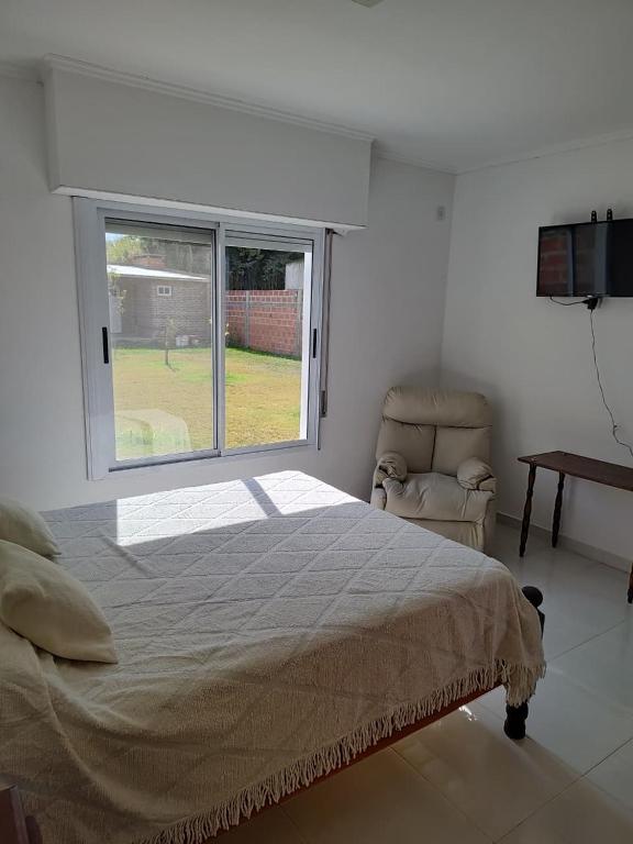 casa amplia de 3 habitaciones con quicho, patio y cochera