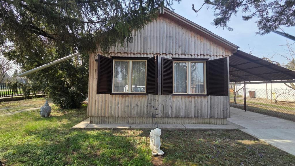 a small house with two cats standing outside of it at Estike Kerti Kuckó in Berekfürdő
