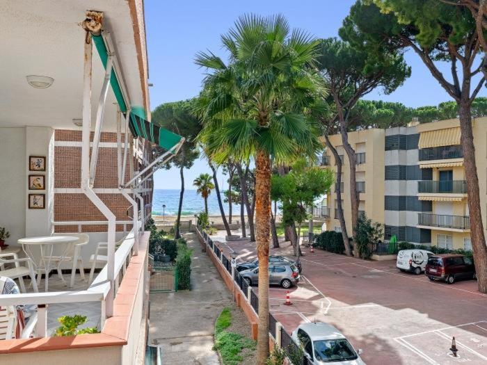 Apartment 50 m from the beach with private parking