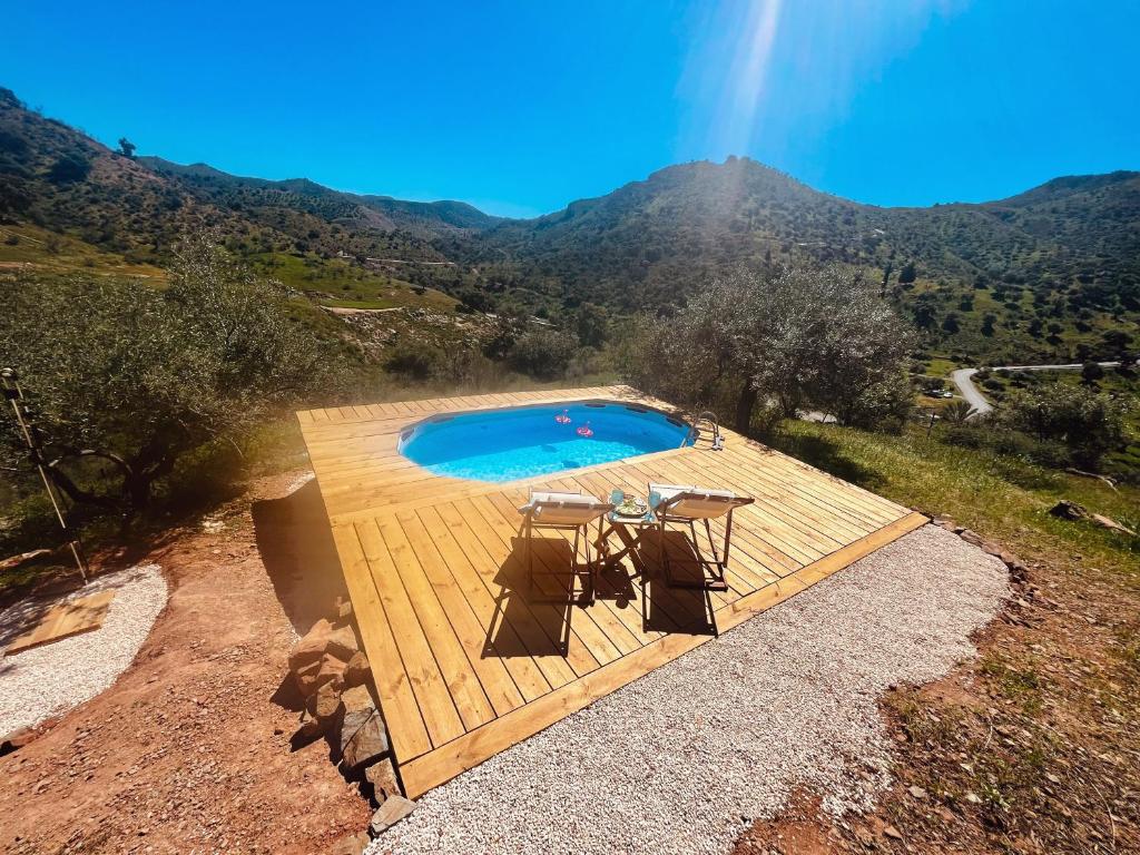 an overhead view of a swimming pool on a wooden deck at Finca la montaña roja in Almogía
