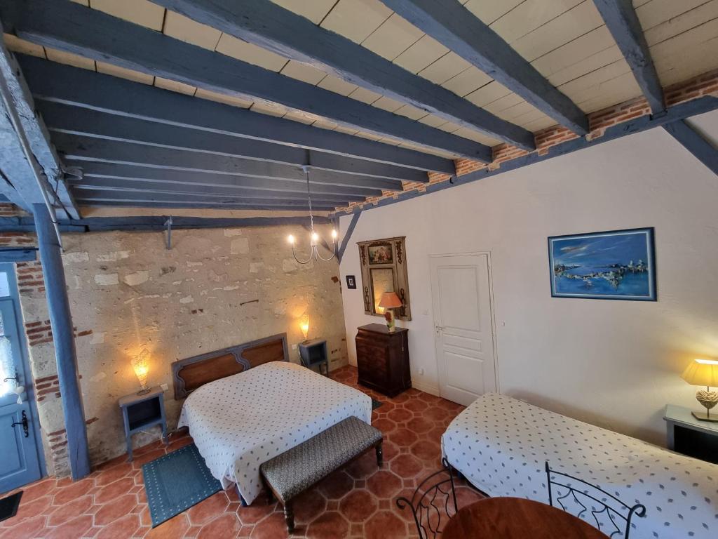 Manoir de la Maison Blanche - Comfort Triple Room With Shower