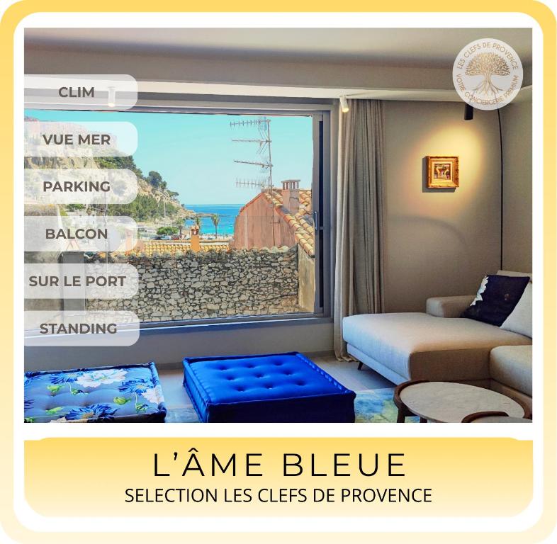 a room with a window with a view of the ocean at L'Âme Bleue in Cassis