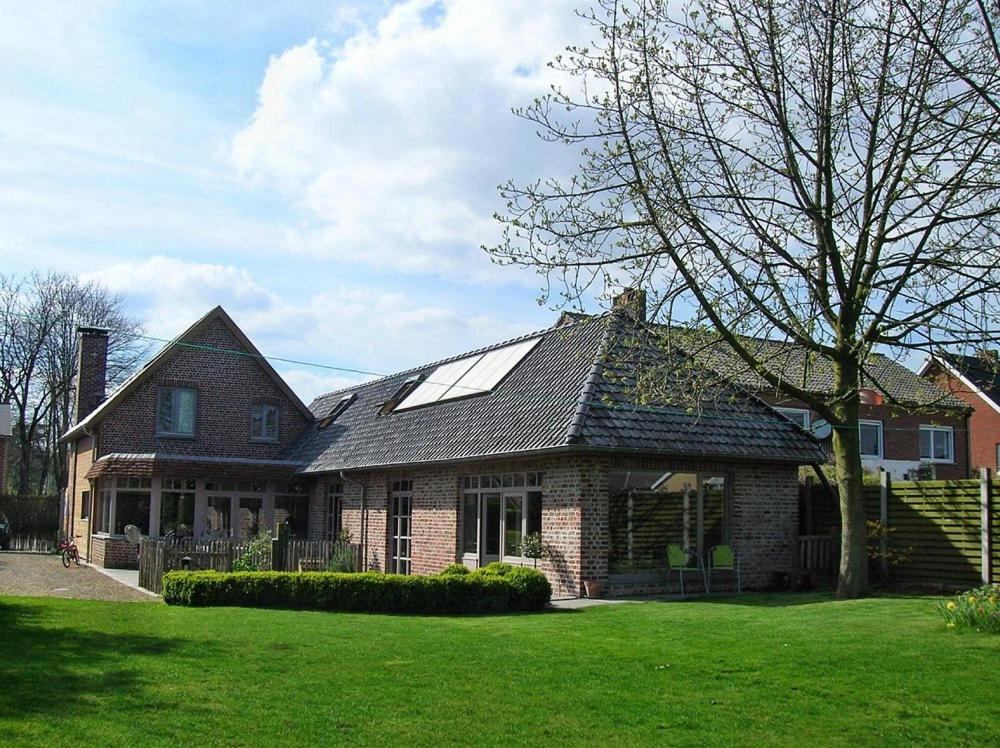 a large brick house with a large yard at B&B Chocla-dort in Koekelare
