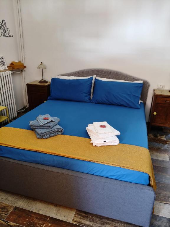 a bed with blue sheets and blue pillows at Casa Morena in Rapallo