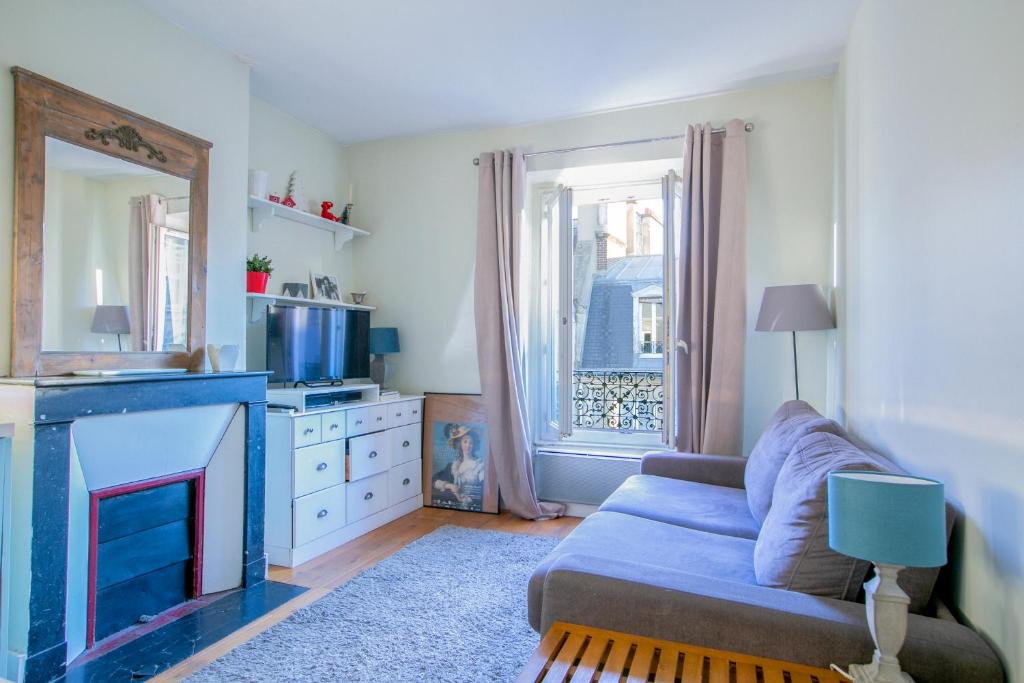 AIR CONDITIONER Ternes 1 Bedroom