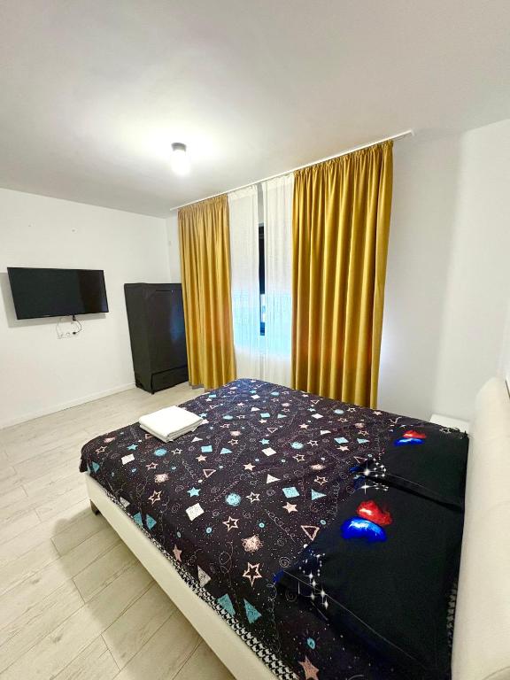 a bedroom with a bed and a television in it at Residence 2 in Ploieşti