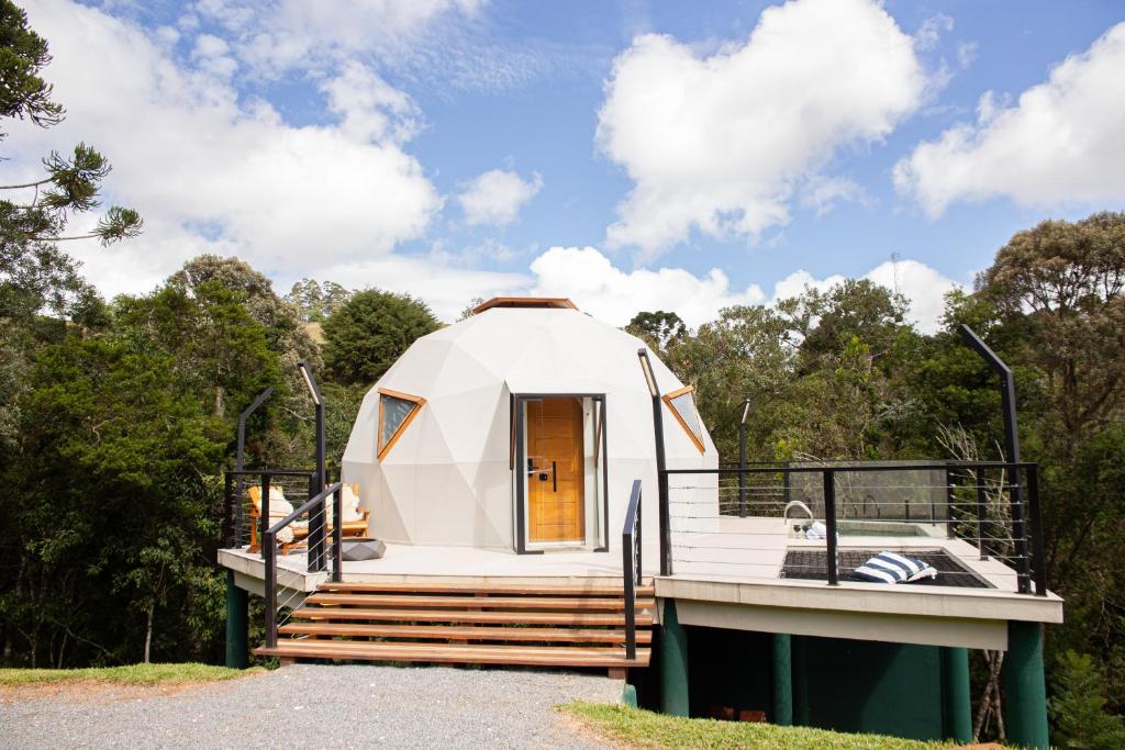 a dome house with a deck and stairs at Refúgio Kuri'y Campos do Jordão in Campos do Jordão