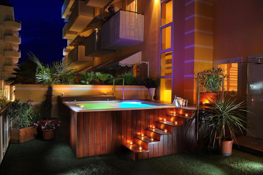Bazén v ubytování Hotel Lilia nebo v jeho okolí
