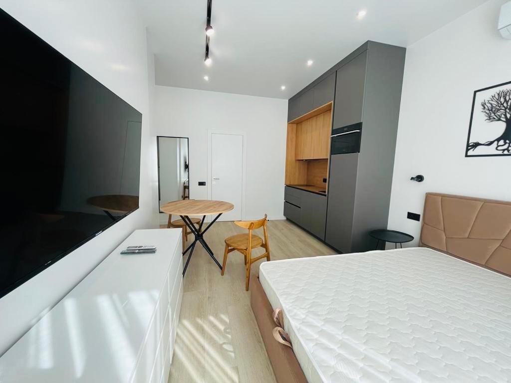 Modern studio in the old town головне фото