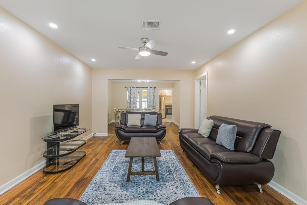 a living room with leather furniture and a flat screen tv at 5 beds 2 bath, sleep 10 in Corpus Christi