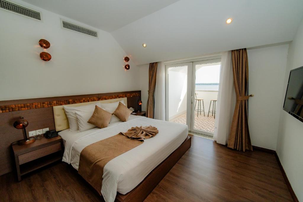 Ben Tre Riverside Resort - Double Suite River View