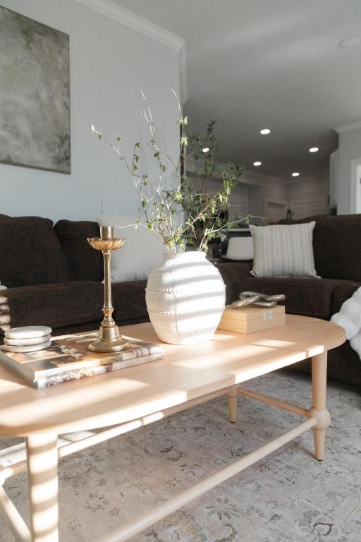 a living room with a table with a vase on it at Modern Condo Near Wright-Patt Shops & Dining in Beavercreek