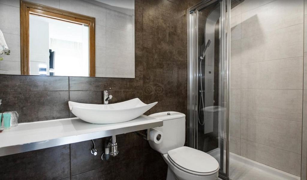 Koupelna v ubytování Hotel Itxas Gain Getaria