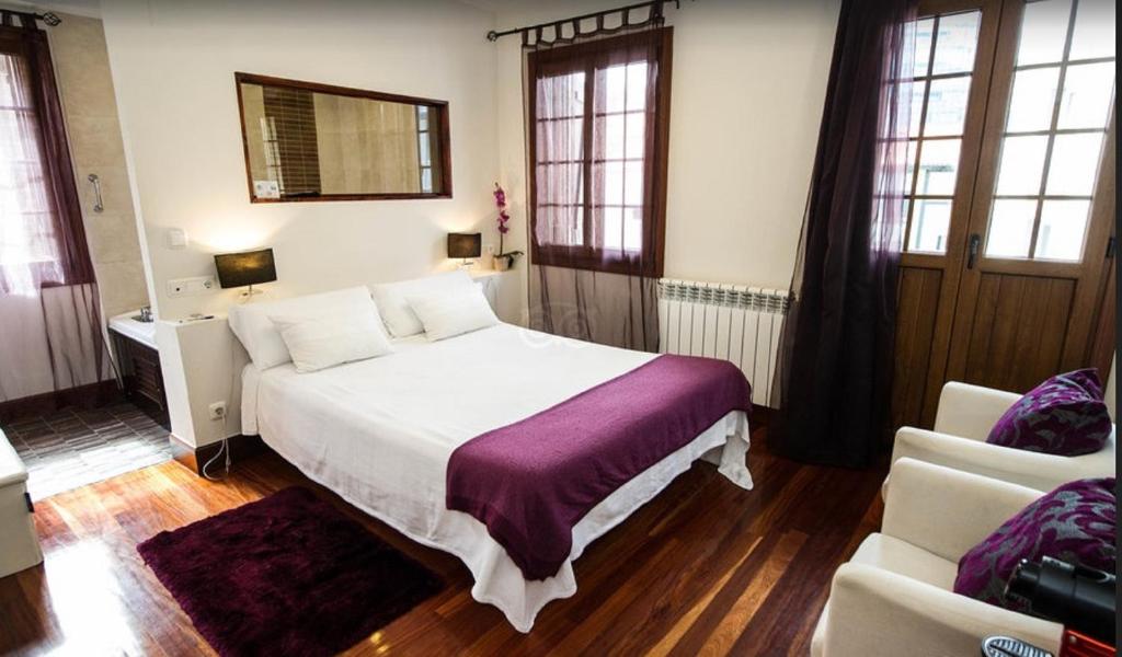 Postel nebo postele na pokoji v ubytování Hotel Itxas Gain Getaria