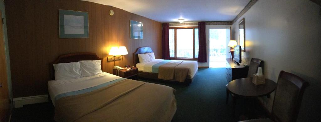 Ένα ή περισσότερα κρεβάτια σε δωμάτιο στο Mahoning Inn
