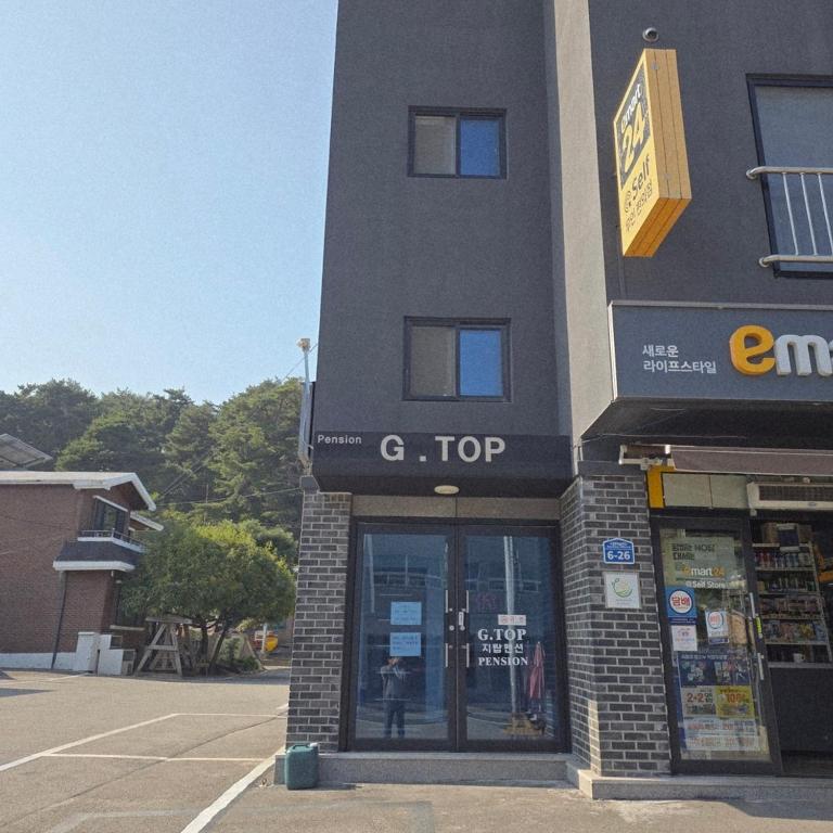 a building with a sign that reads g top at Gangneung Jitap Pension in Gangneung