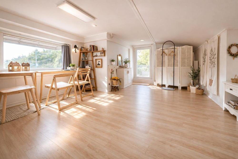 a large living room with a table and a kitchen at Yeosu Si-in Place Pension in Yeosu